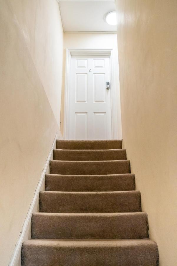 One Bedroom Flat In Bush Hill Park Енфілд Екстер'єр фото