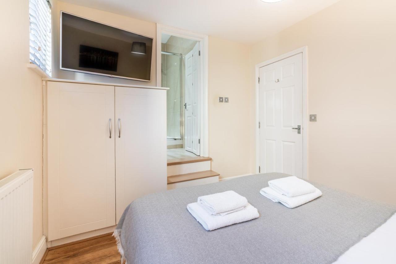 One Bedroom Flat In Bush Hill Park Енфілд Екстер'єр фото
