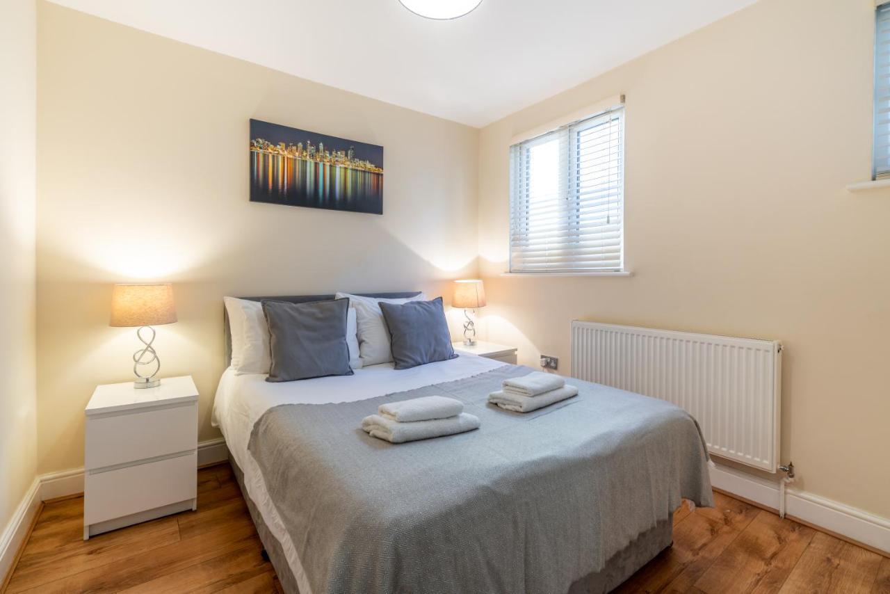 One Bedroom Flat In Bush Hill Park Енфілд Екстер'єр фото