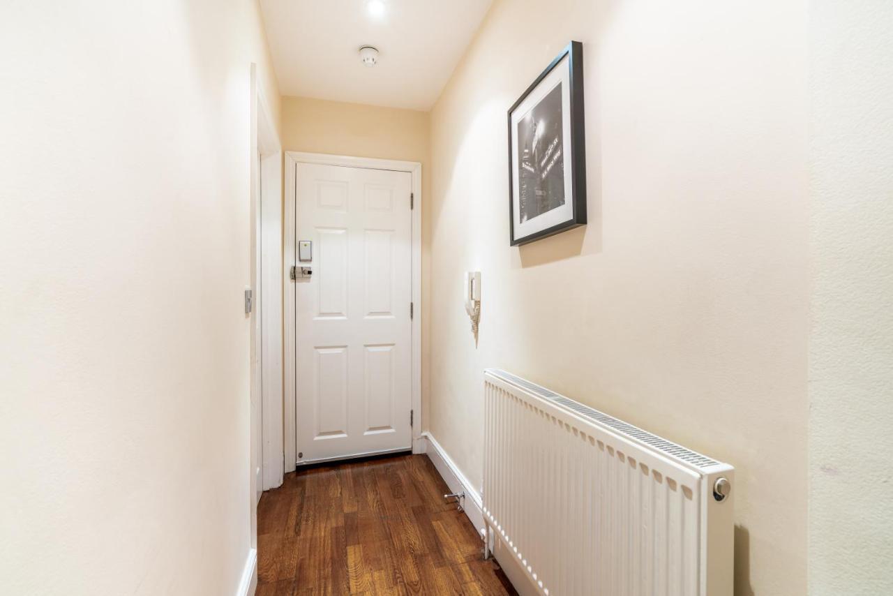 One Bedroom Flat In Bush Hill Park Енфілд Екстер'єр фото